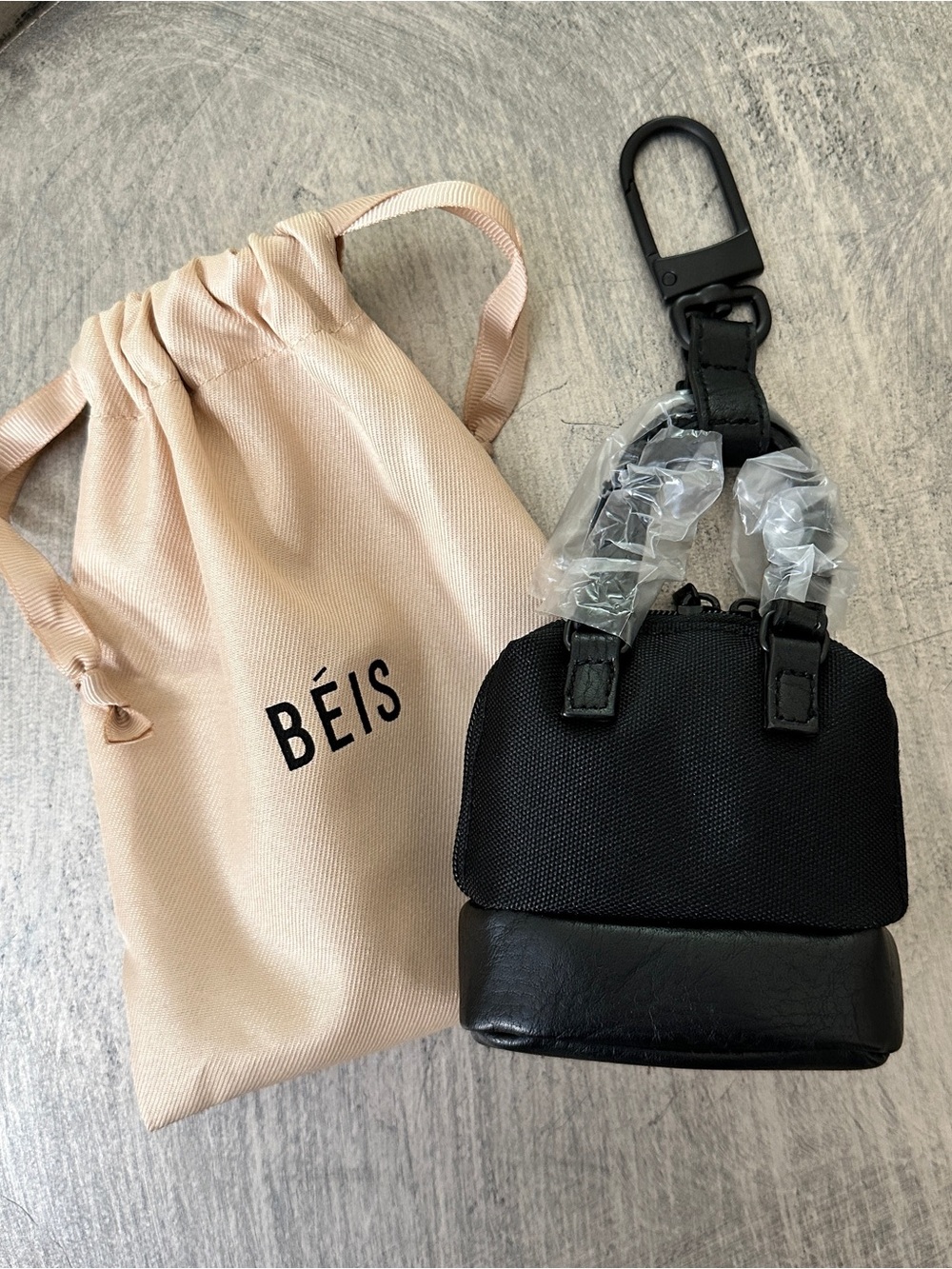 BEIS Black Weekender Micro Mini Bag Charm - Picture 2 of 2